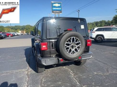 Used 2024 Jeep Wrangler Unlimited Sahara w/ Technology Group AWD/4WD image 7