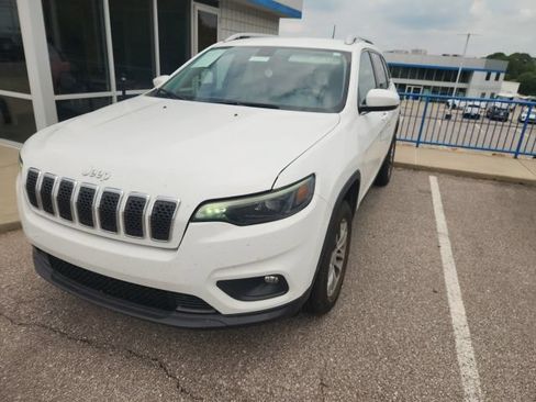 Used 2020 Jeep Cherokee Latitude Plus w/ Cold Weather Group AWD/4WD image 3