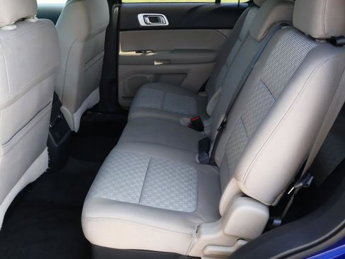 Used 2013 Ford Explorer XLT FWD image 19