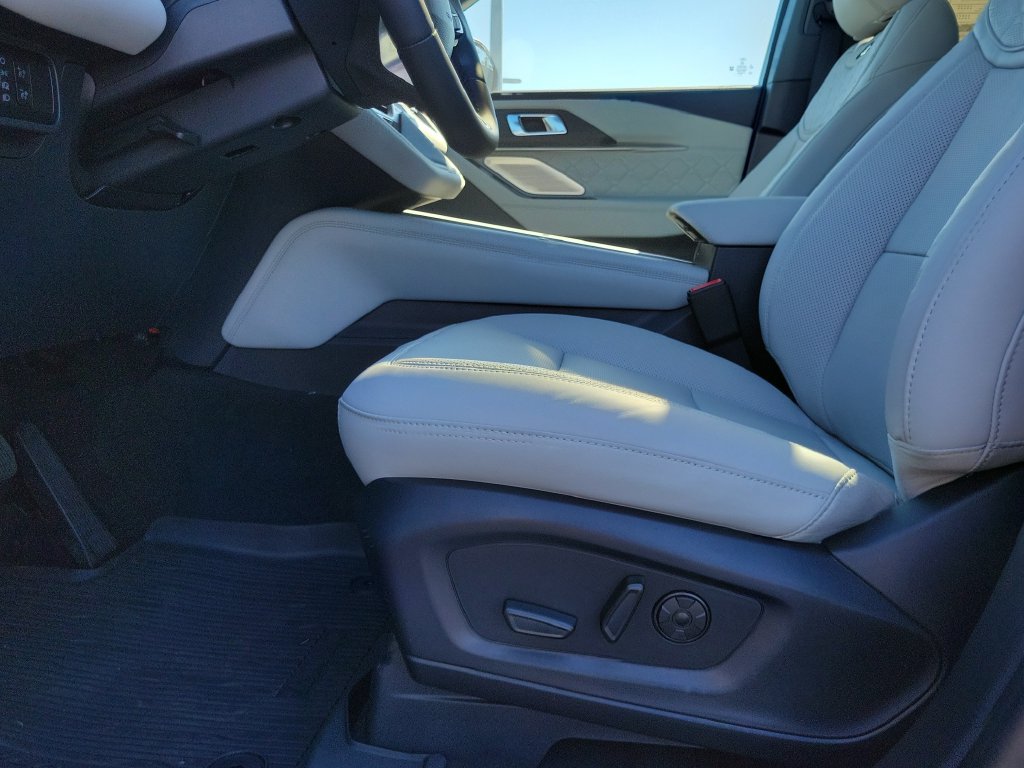 New 2027 Ford Explorer Platinum w/ 3.0L Ultimate Package AWD/4WD image 19