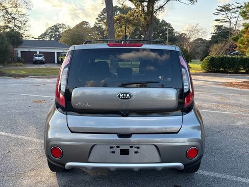 Used 2018 Kia Soul + image 8