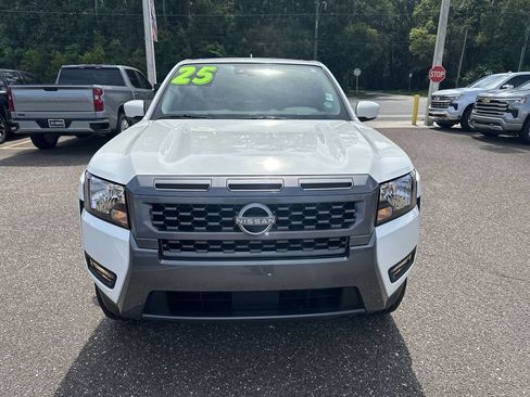 Used 2025 Nissan Frontier SV w/ SV Convenience Package RWD image 11