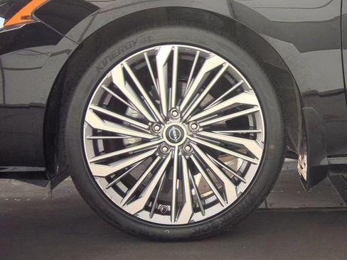 Used 2025 Nissan Altima 2.5 SL FWD image 5