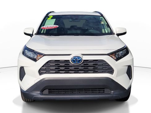 Used 2022 Toyota RAV4 LE AWD/4WD image 2