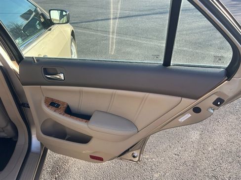 Used 2005 Honda Accord EX image 14