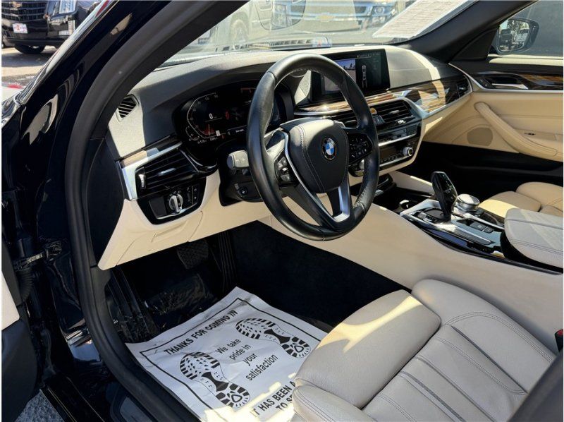 Used 2020 BMW 530i w/ Premium Package RWD image 16