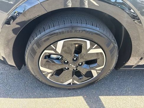 Certified 2023 Kia Niro Wind w/ Wind Preserve Package FWD image 11