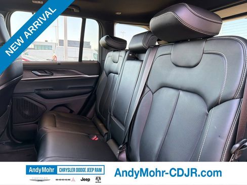 Used 2025 Jeep Grand Cherokee Limited w/ Luxury Tech Group II AWD/4WD image 17