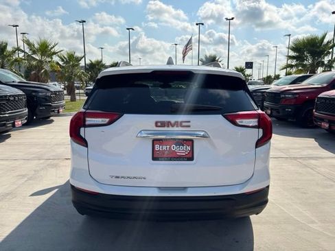 Used 2023 GMC Terrain SLE w/ Driver Convenience Package FWD image 5