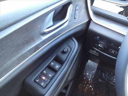 New 2023 Jeep Grand Cherokee 4WD 4xe image 15