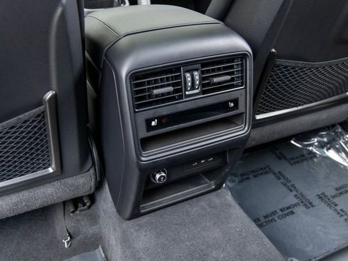 Certified 2025 Porsche Cayenne AWD/4WD image 41
