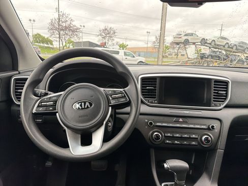 Used 2020 Kia Sportage LX AWD/4WD image 9