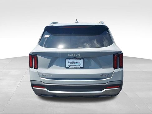 Used 2025 Kia Sorento S w/ Panoramic Sunroof Package FWD image 4