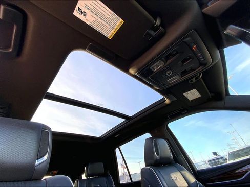 Used 2023 Cadillac Escalade Premium Luxury image 13