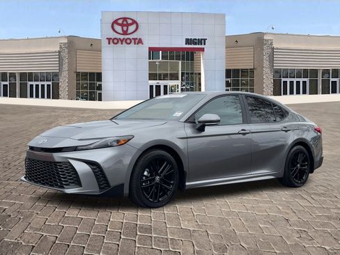 Certified 2025 Toyota Camry SE image 2