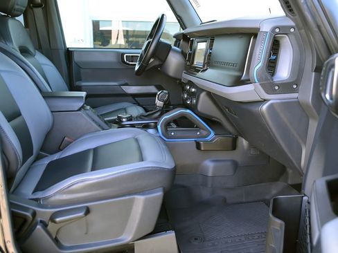Used 2022 Ford Bronco Black Diamond image 39
