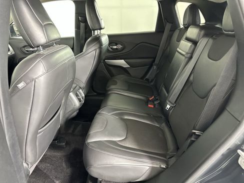 Used 2018 Jeep Cherokee Latitude Plus w/ Cold Weather Group AWD/4WD image 25