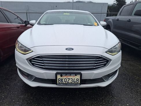 Used 2018 Ford Fusion SE w/ Equipment Group 601A image 2