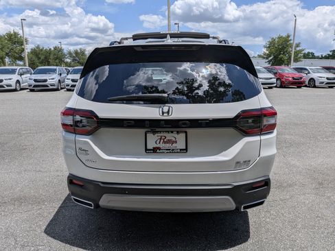 Used 2025 Honda Pilot Elite image 4
