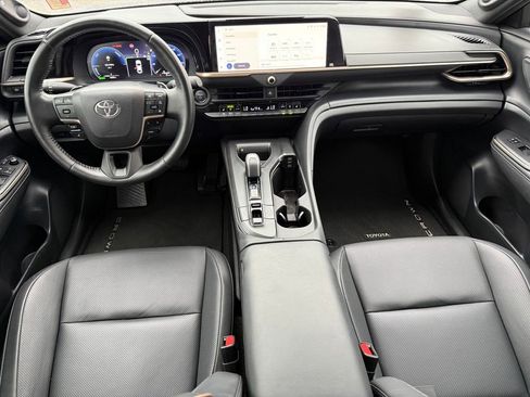 Used 2023 Toyota Crown Platinum image 12