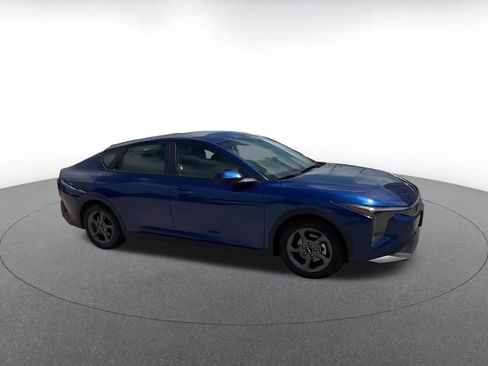 Used 2025 Kia K4 FWD image 2