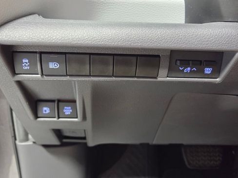 Used 2021 Toyota Sienna LE image 28