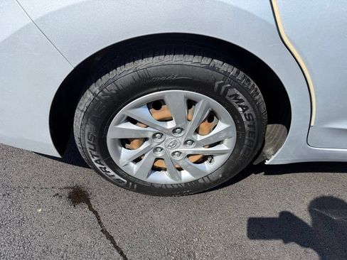 Used 2017 Hyundai Elantra SE w/ Cargo Package FWD image 15