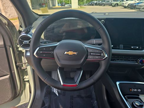 Used 2026 Chevrolet Equinox LT w/ Convenience Package II FWD image 16
