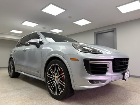 Used 2016 Porsche Cayenne GTS image 4