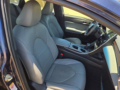 Used 2019 Toyota Avalon Limited FWD image 25