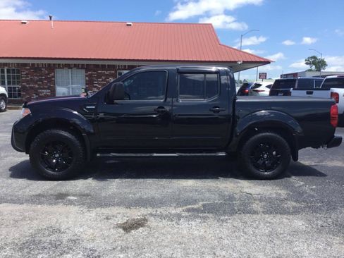 Used 2019 Nissan Frontier SV w/ Value Truck Package AWD/4WD image 2