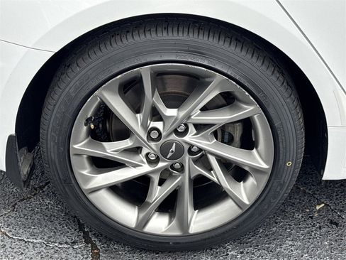 Used 2022 Genesis G70 2.0T image 17