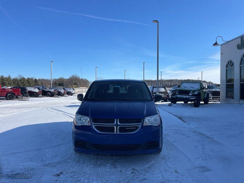 Used 2018 Dodge Grand Caravan SE w/ UConnect Hands-Free Group image 3