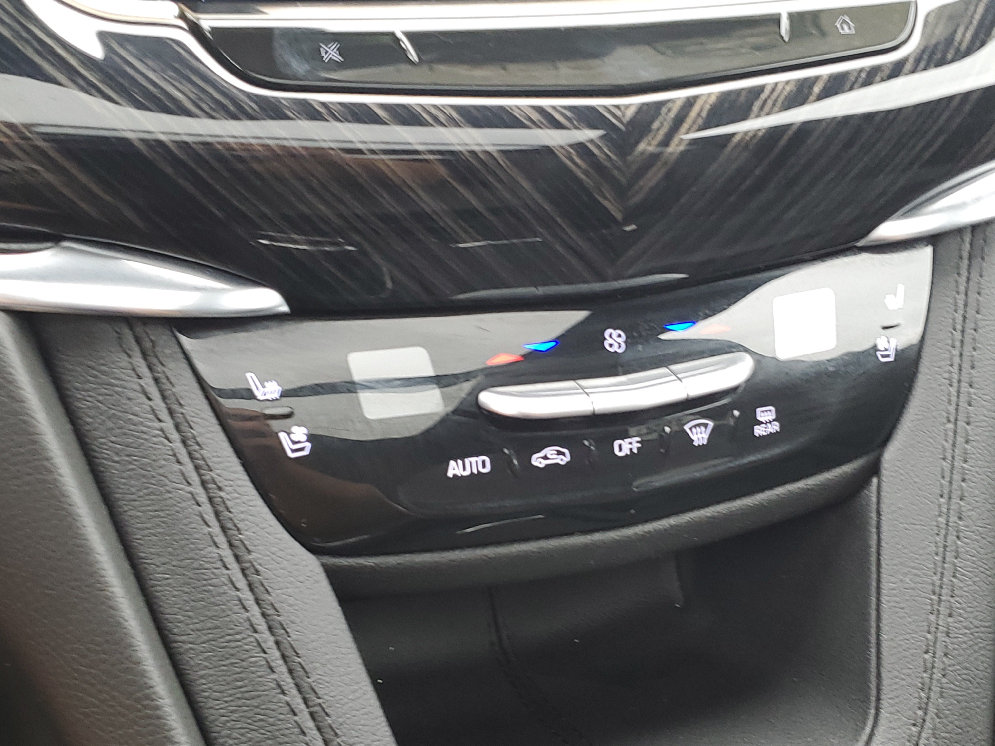 Used 2025 Cadillac XT6 Premium Luxury AWD/4WD image 27