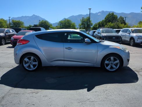 Used 2014 Hyundai Veloster FWD image 2