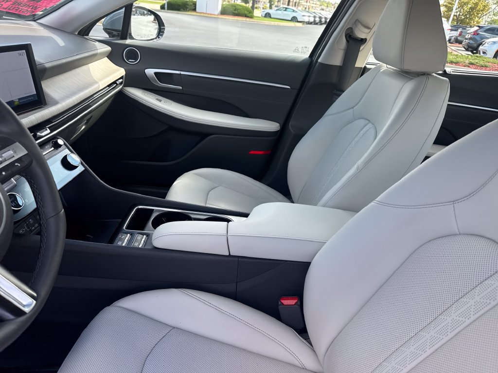 Certified 2025 Hyundai Sonata Limited FWD image 13