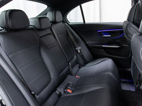 Used 2025 Mercedes-Benz C 300 4MATIC Sedan image 29