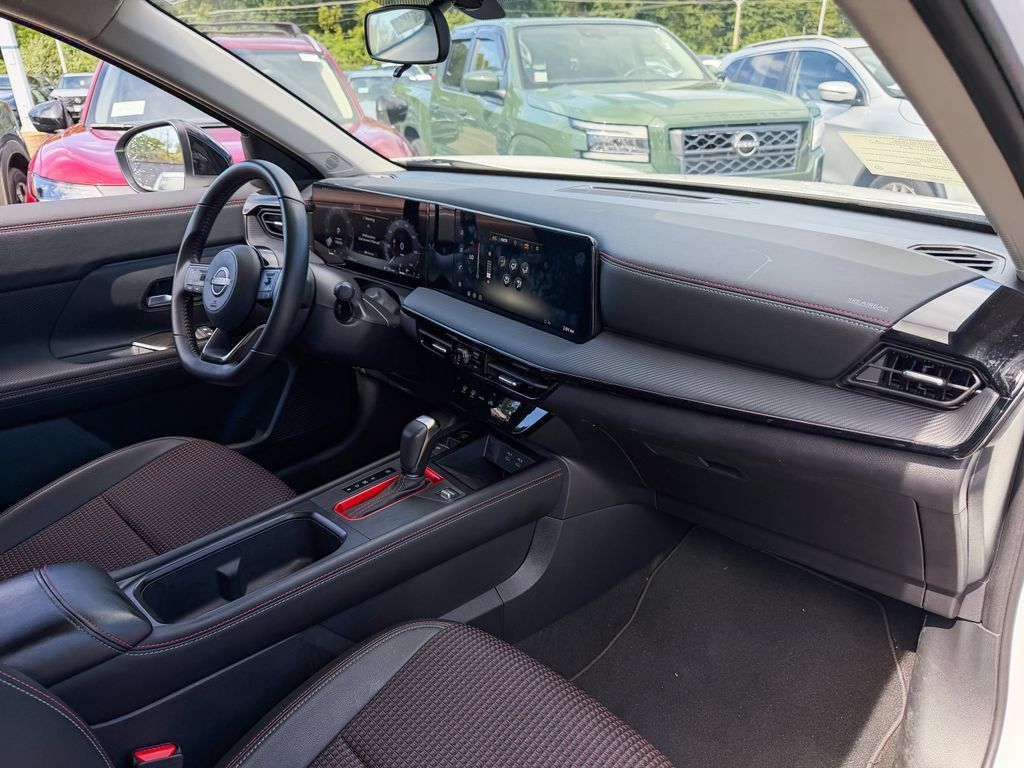 Used 2026 Nissan Kicks SR AWD/4WD image 9