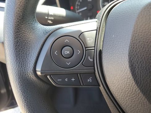 Used 2022 Toyota Corolla LE FWD image 11
