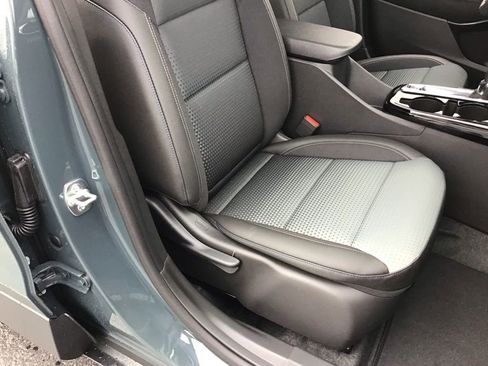 New 2026 Chevrolet Trax LT w/ Sunroof Package image 11