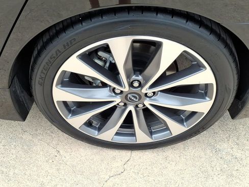 Used 2023 Nissan Maxima Platinum w/ Sport Mat Group FWD image 9