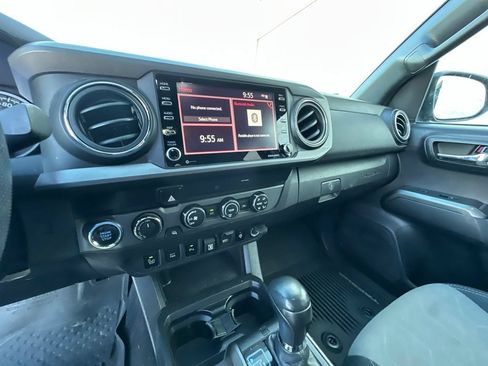 Used 2020 Toyota Tacoma TRD Off-Road w/ Technology Package AWD/4WD image 15