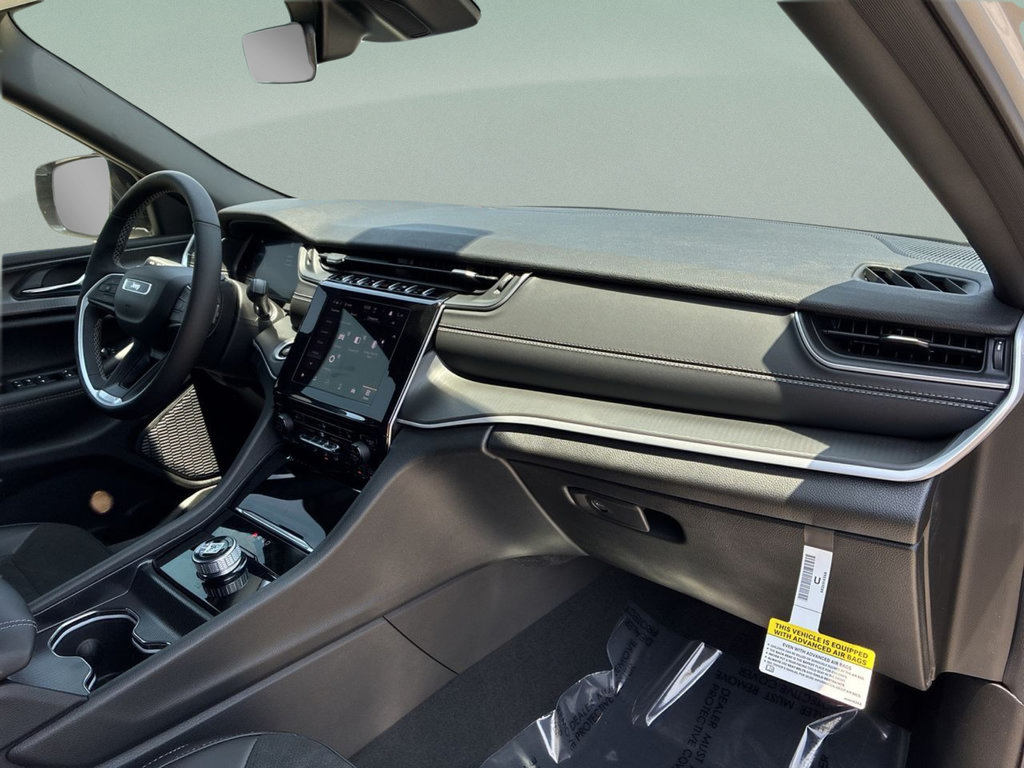 New 2025 Jeep Grand Cherokee Altitude RWD image 30