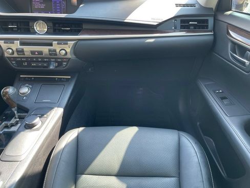 Used 2014 Lexus ES 350 w/ Premium Package FWD image 27