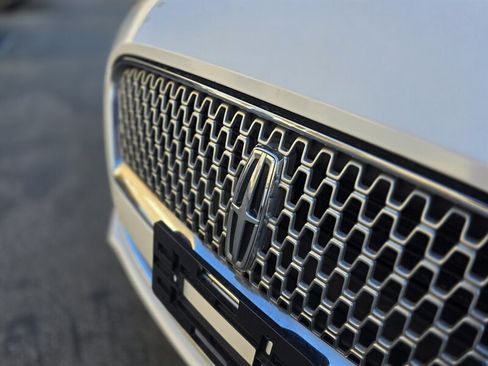 Used 2020 Lincoln MKZ FWD image 12