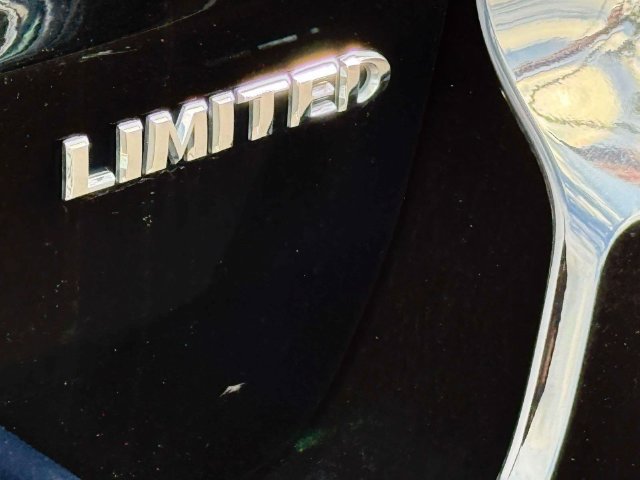 Used 2019 Jeep Grand Cherokee Limited AWD/4WD image 9