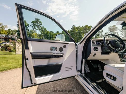 Used 2020 Rolls-Royce Phantom Sedan RWD image 21