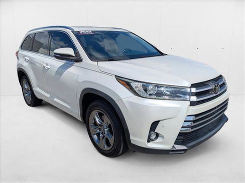 Used 2019 Toyota Highlander Limited Platinum image 3