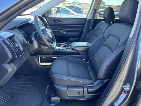 Certified 2024 Nissan Pathfinder S image 12