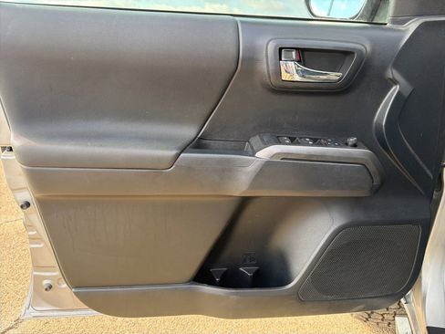 Used 2019 Toyota Tacoma TRD Off-Road image 11